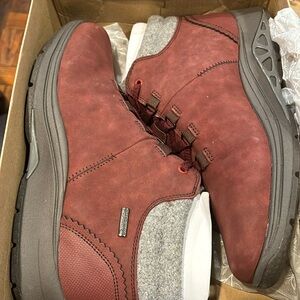COB HILL CH PYPER NS HIKER BOOTIES WOMEN RED ROUGE 10.0 M NEW